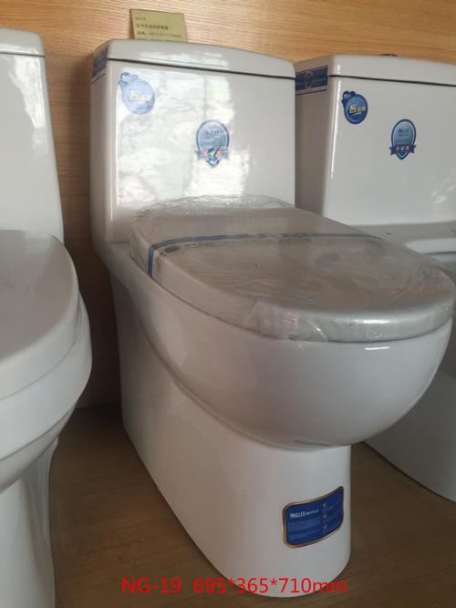 工程卫浴批发冲落式连体马桶廉租房坐便器节水静音座便器厂家直销